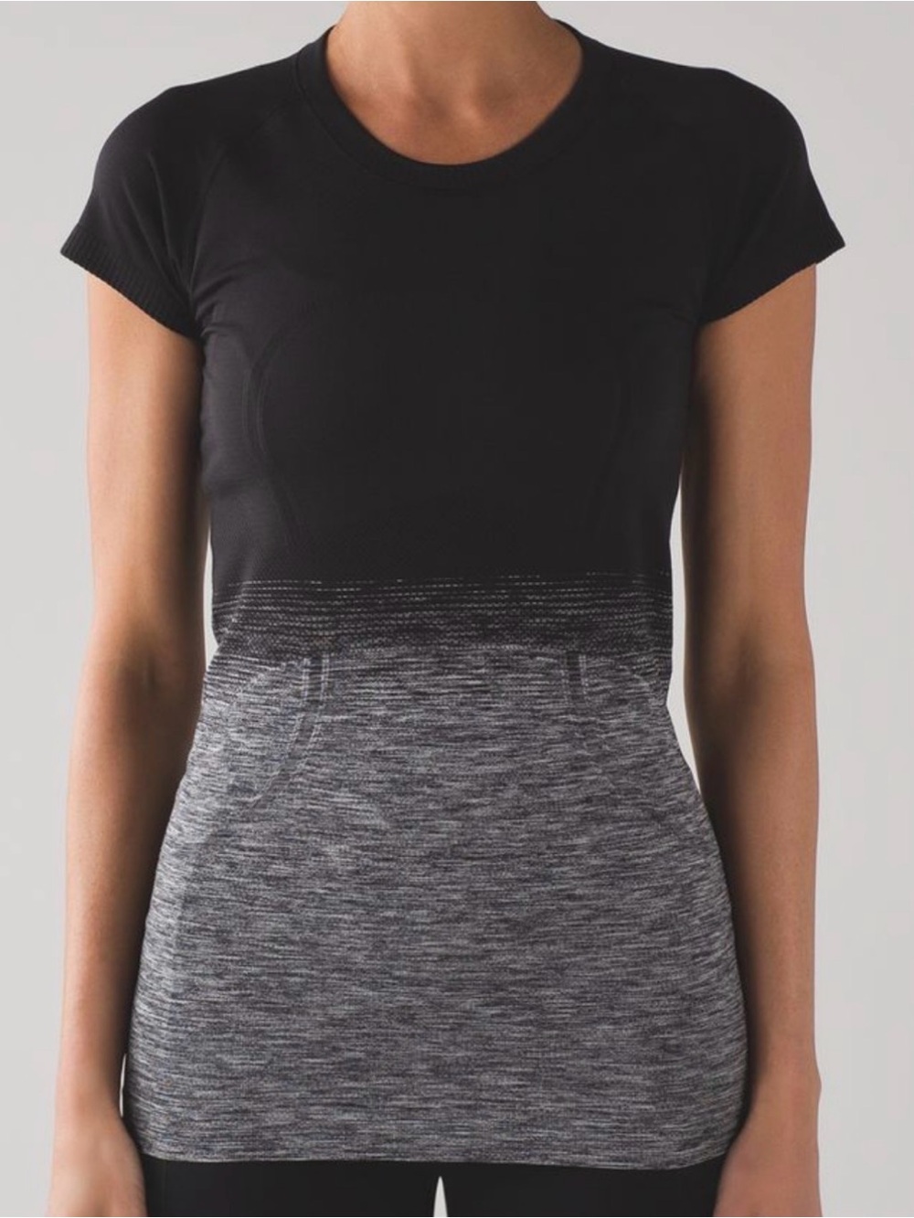 Lululemon Swiftly Tech Short Sleeve Crew White / Black Shirt Women Sz 8 Ombre